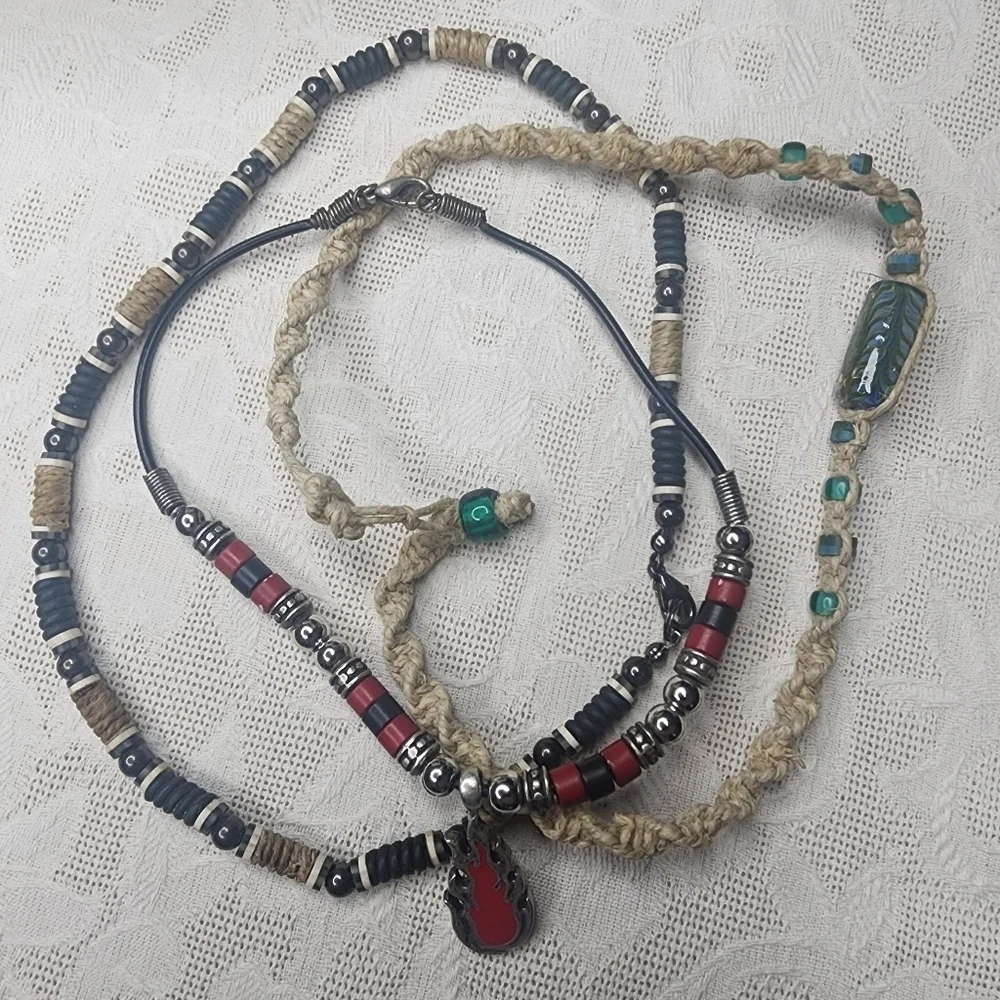 😄Pick 3/$24: Kids necklaces, Lot of 3. All good condition.